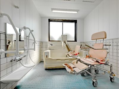 バリアフリー設計の浴室