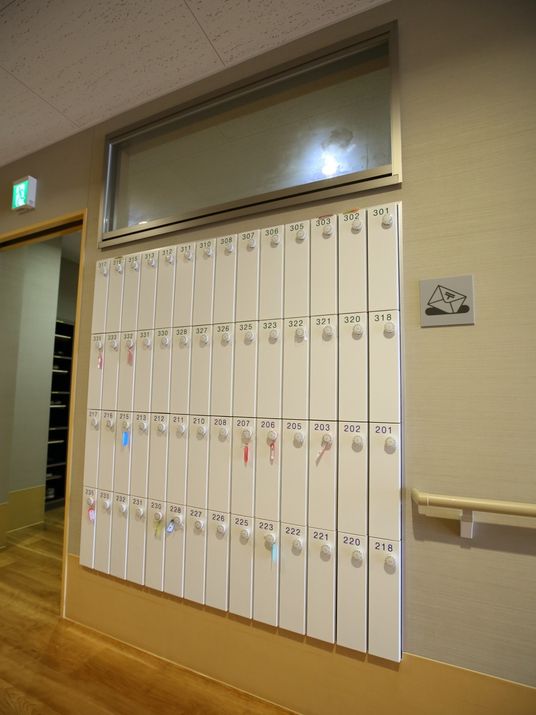 鍵の管理ボードの廊下
