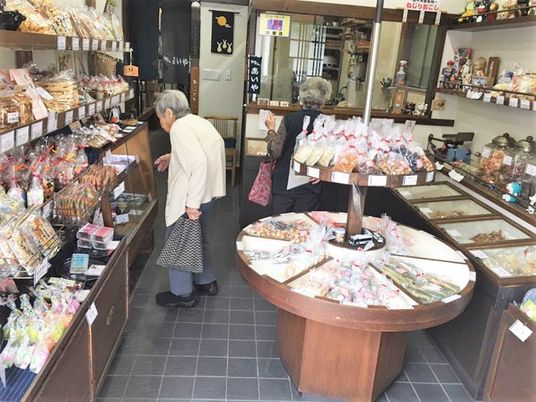お菓子の店内様子
