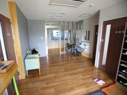 居室の入口と廊下