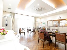 明るいダイニングスペース