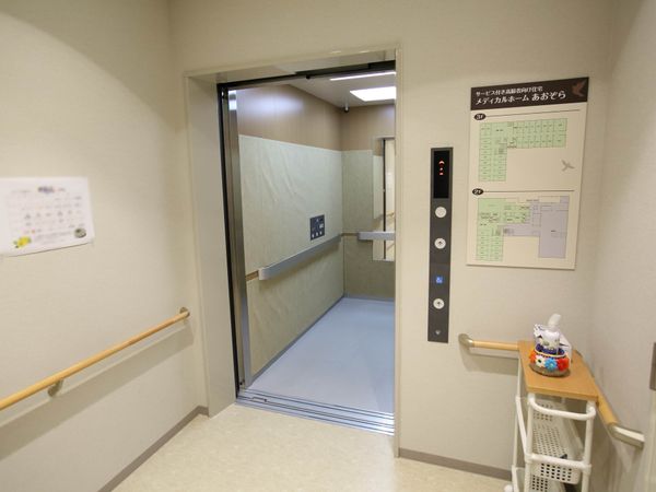 清潔感のある廊下エレベーター
