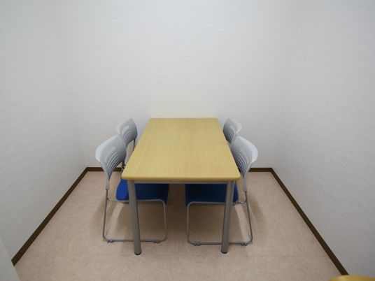シンプルなテーブルセット