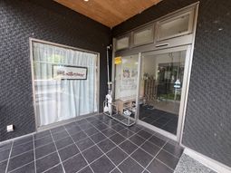 玄関先の出入口  