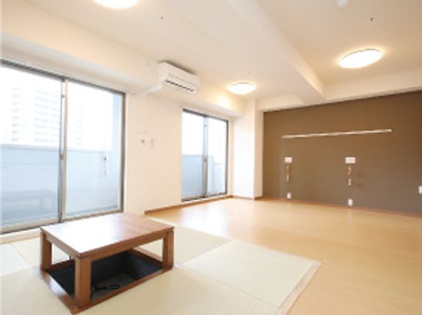 明るい和室の居室