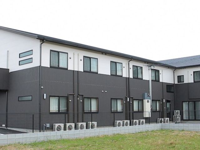 モダンな建物の外観 外観 モダンなデザインの建物は、快適な就業環境を提供します。広々としたスペースが魅力です。