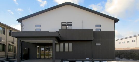 現代的な建物外観