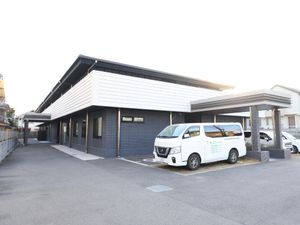 モダンな建物の外観
