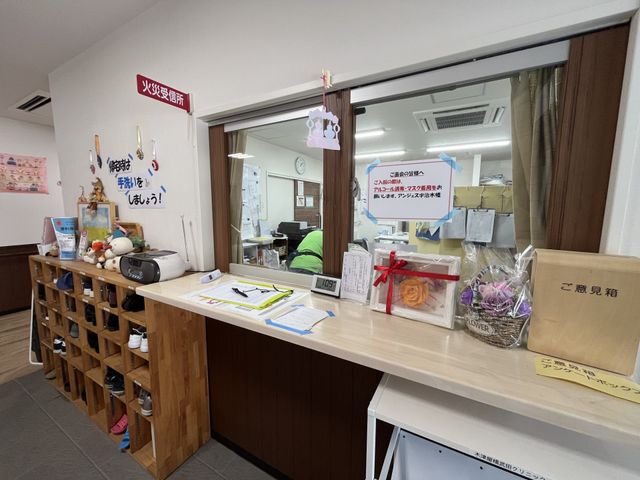 温かみのある受付 フロント 温かみのある受付は、入居者様やスタッフとのコミュニケーションが自然に始まる場所です。