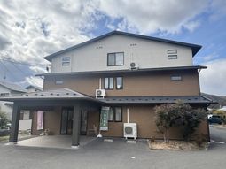 落ち着いた建物の外観