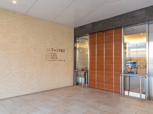 開放的な玄関エントランス