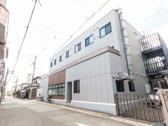 現代的な建物外観