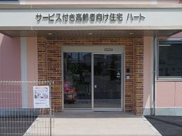 明るいエントランス外観