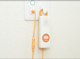 緊急呼出装置のクローズアップ