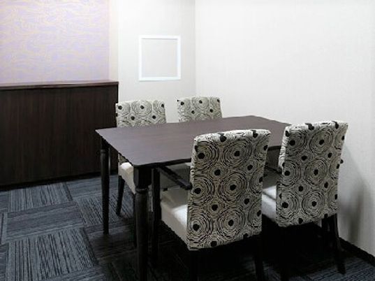 シンプルなダイニングセット