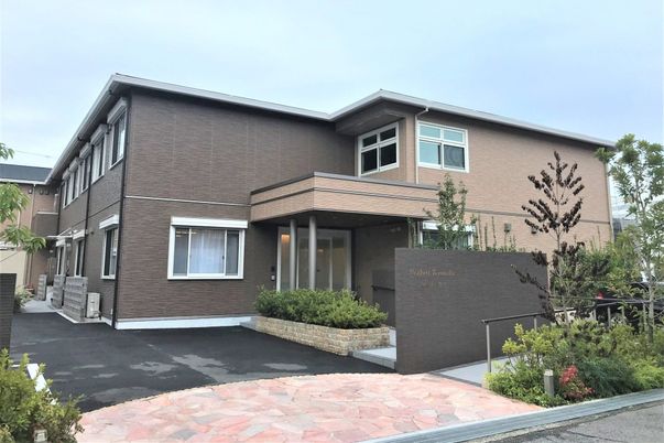 モダンな外観の建物