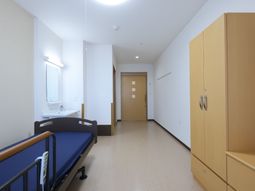 広々とした明るい居室