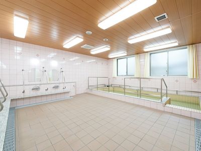 広々とした清潔な浴室