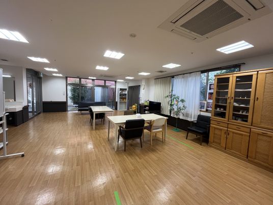 広々とした明るいリビング