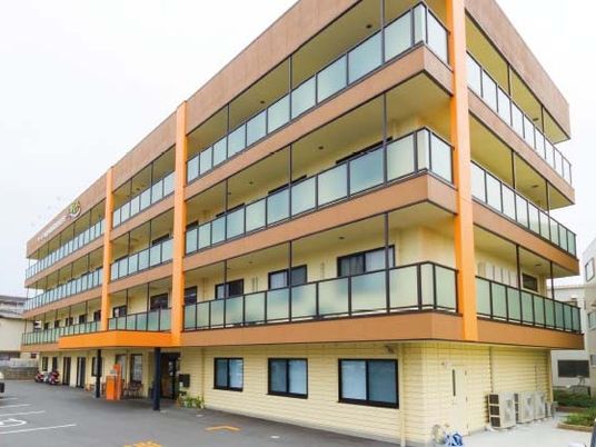 外観の施設建物  