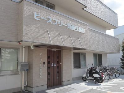 清潔感ある建物の入口