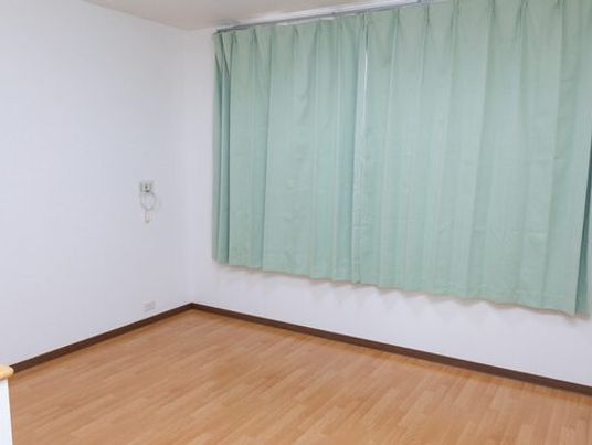 シンプルな居室の一角