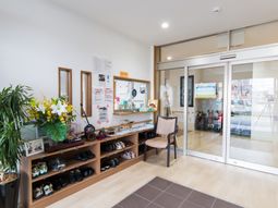 エントランスの明るい空間