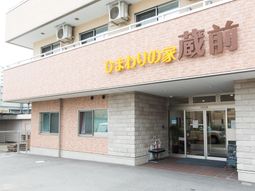 明るいエントランスの建物