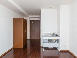 洋室のシンプルな居室