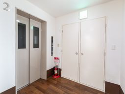 キレイなエレベーターホール