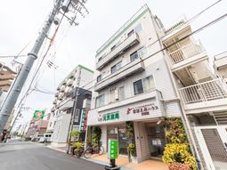 都会の建物外観