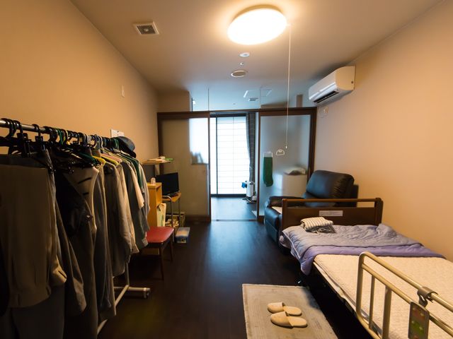 居心地の良い居室風景 居室 暮らしやすい設計の居室です。個々のニーズに対応した家具やレイアウトで、快適な生活空間を提供しています。
