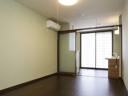 空間広い明るい居室