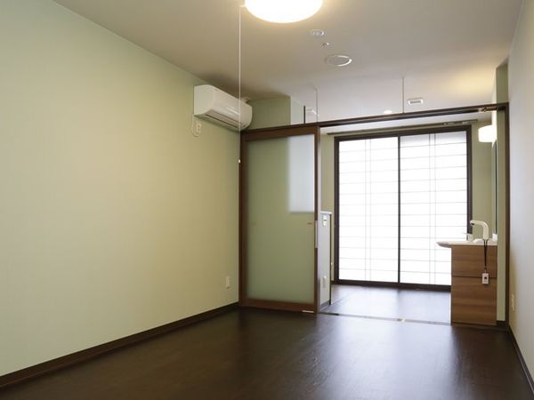 空間広い明るい居室