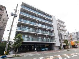 多階層の建物外観