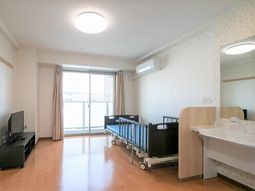 明るい居室の一角