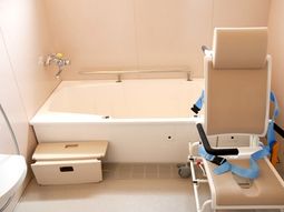 バリアフリー浴槽と椅子
