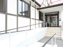 明るいエントランス観