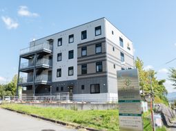 清潔感のあるモダンな建物外観