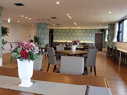 明るいダイニングスペース