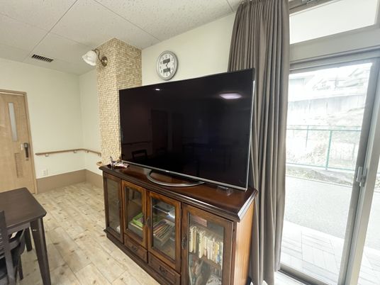 大型テレビのある部屋