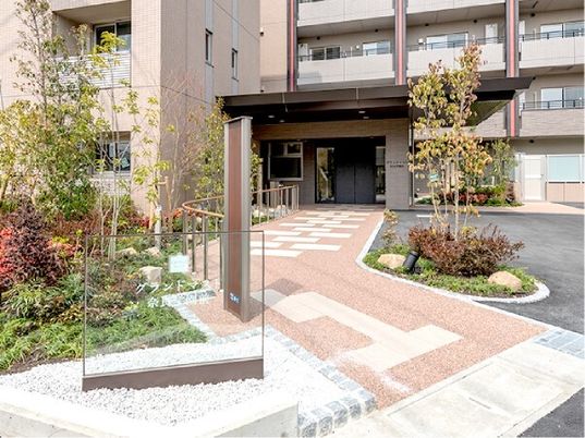 緑豊かなエントランス
