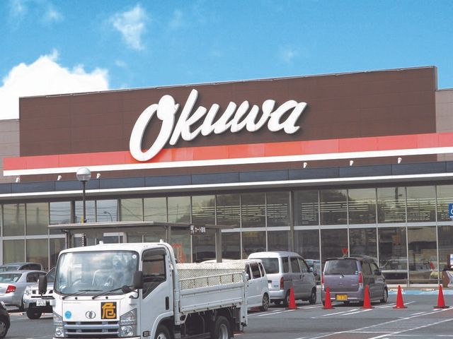 店舗の外観 スーパーマーケット 広々とした駐車場が見える快適な店舗です。気持ちの良い買い物をお楽しみいただけるようお待ちしております。