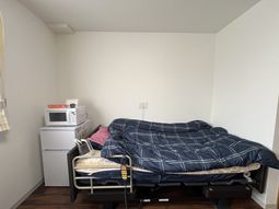 シンプルな寝室