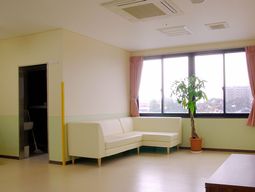 明るい休憩室の様子