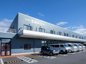 広々とした明るい外観