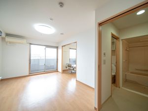 広々とした明るい居室