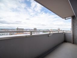 広々バルコニー都市景観