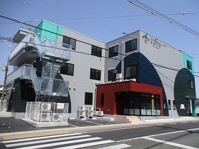 階層が際立つ外観