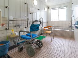 バリアフリーの浴室設備